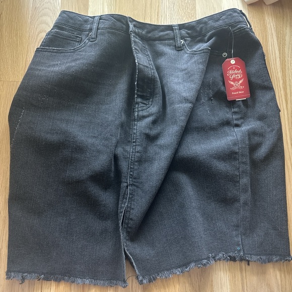 Faded Glory Women's Dark Gray Jean Shorts - Picture 1 of 3